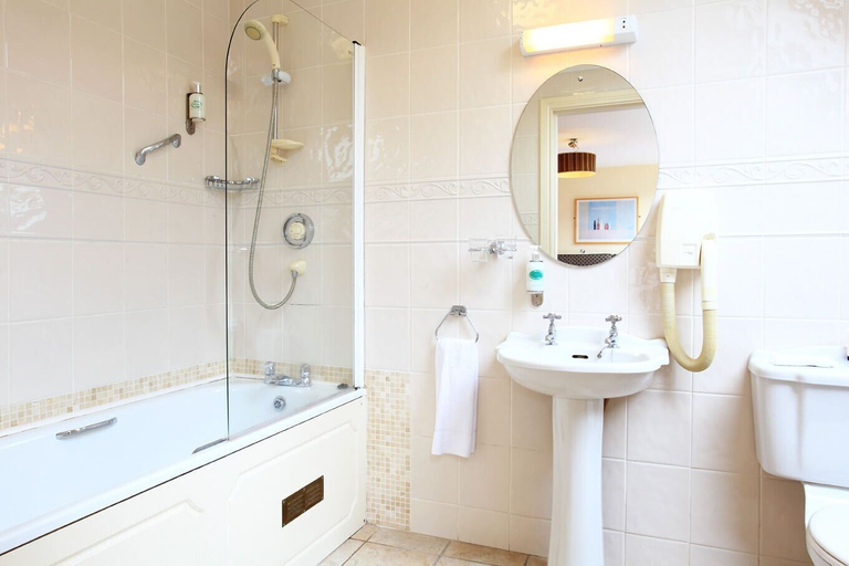 Bathroom 3, O'donnabhain's Guesthouse