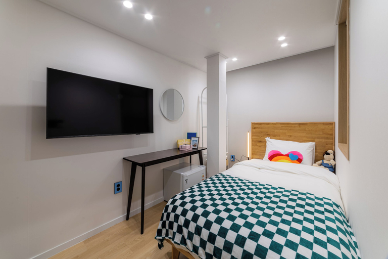 Room 2, STAY On-A, Gwanak