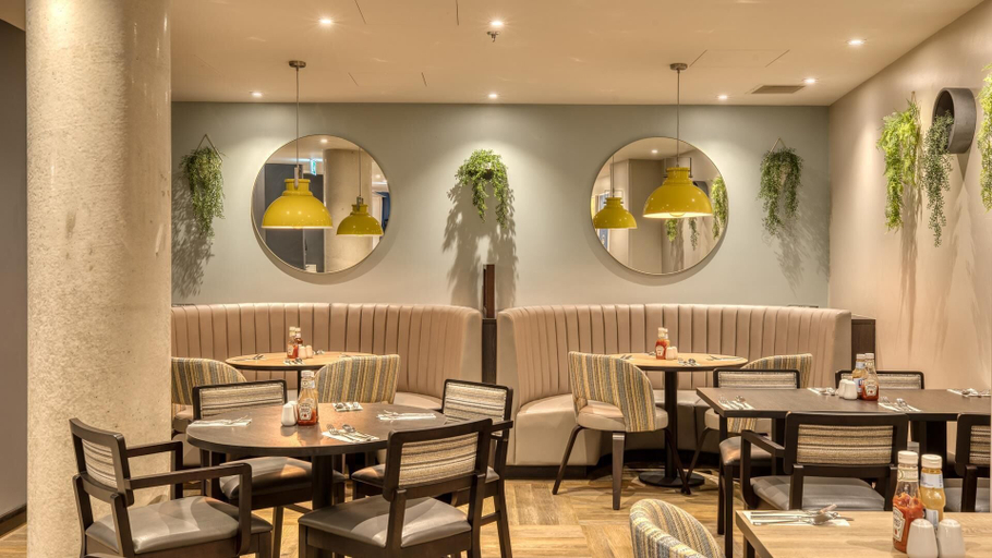 Food & Drinks 4, Premier Inn London Waterloo - Lambeth Road, London