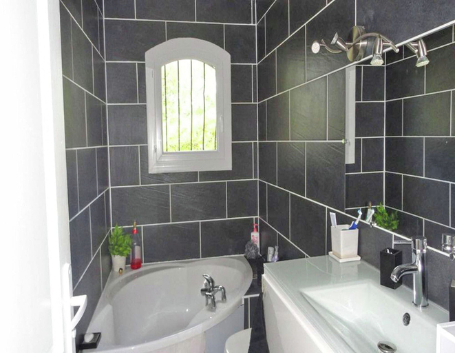 Bathroom 4, Villa in Puget-sur-argens With Pool & Garden, Var