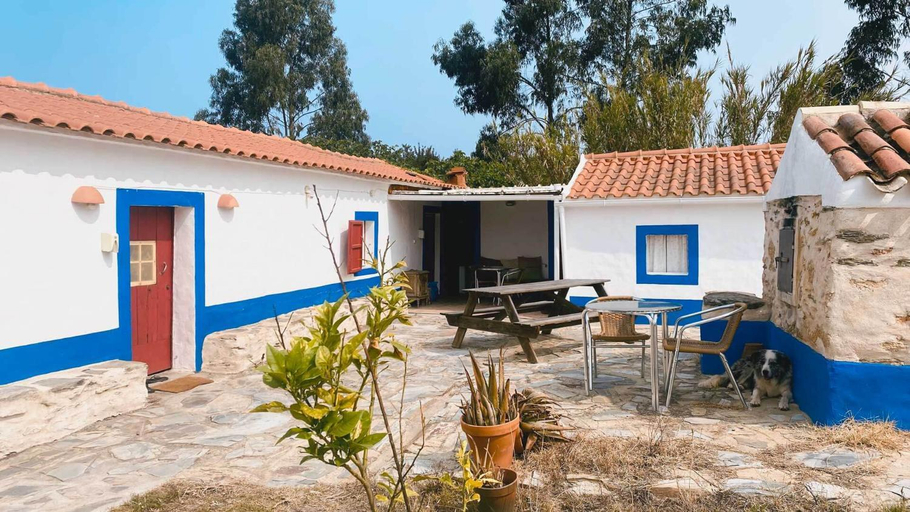 Others 3, Casa no Campo, Sines