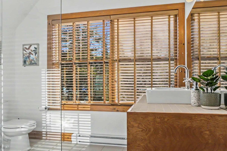 Bathroom 3, 4-Bedroom Chalet Fraternite in Lac-Superieur Tremblant, Les Laurentides