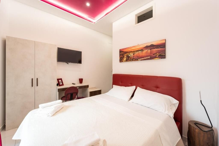 Bedroom 3, Vico Teresa 148, Napoli