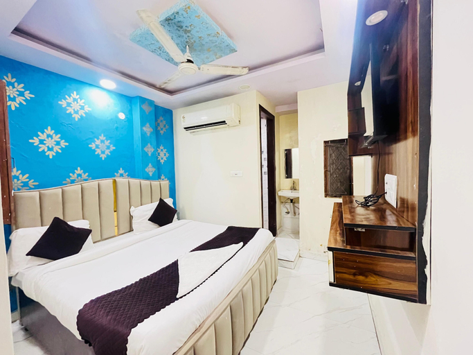 Room 2, Roomshala NP International, Delhi
