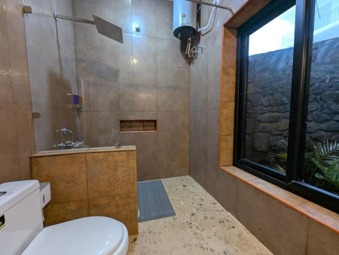 Bathroom 3, Cloudwalks Homestay, Dindigul
