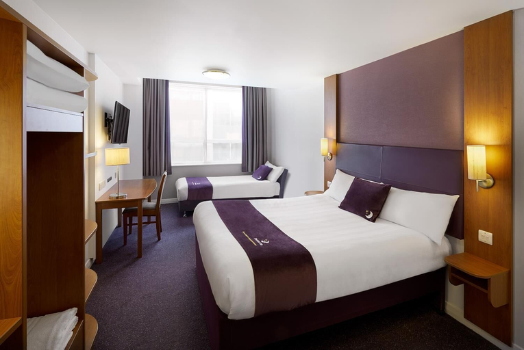 Bedroom 3, Premier Inn Kidderminster, Worcestershire