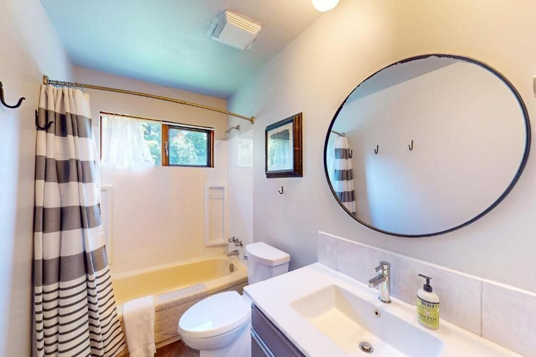 Bathroom 4, The Big Space on Chase, Kootenay Boundary
