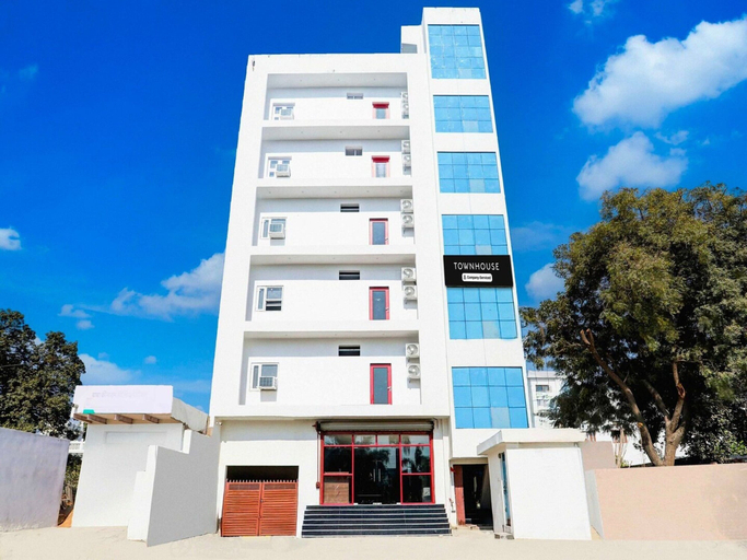 Primary image, Classic With Balconysuper Townhouse Pahadiya, Varanasi