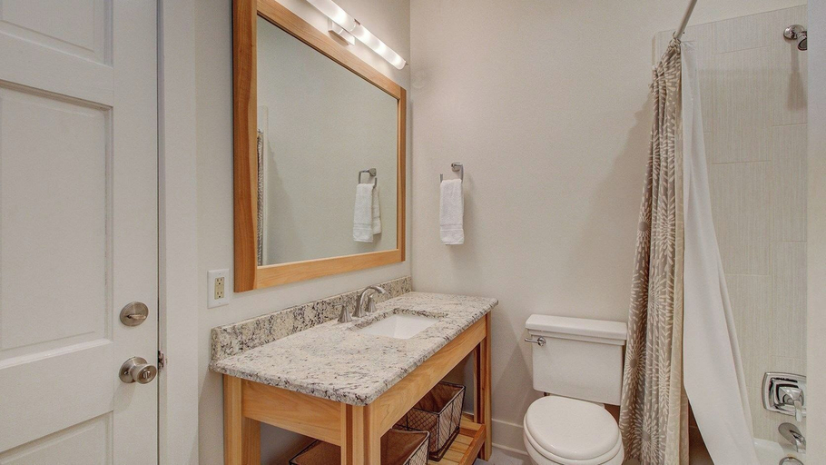 Bathroom 4, 75 Grand Pavilion by Avantstay Steps From Beach + 2 Community Pools, Charleston
