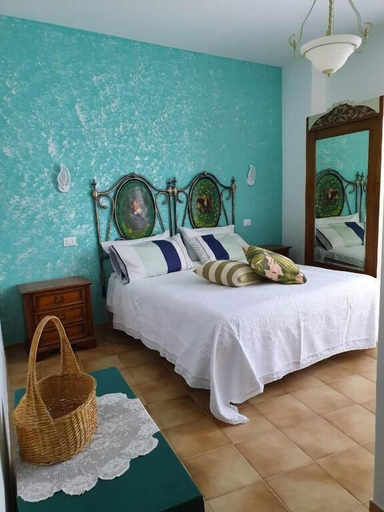 Bedroom 2, La Castellana, Cosenza
