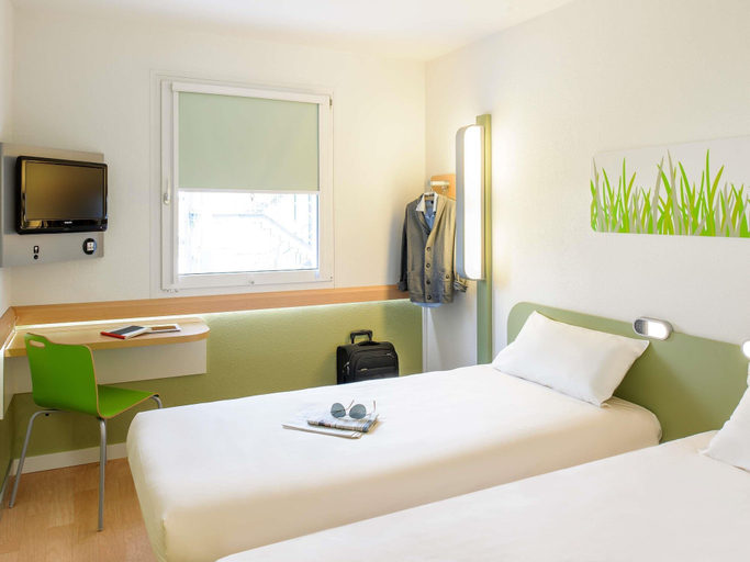 Bedroom 4, Ibis Budget Troyes Est, Aube