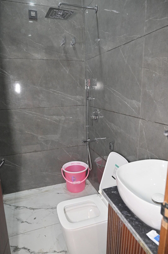 Bathroom 2, Purav Hotel, Sonipat
