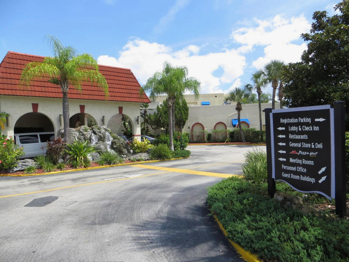 Exterior & Views 4, Maingate Lakeside Resort, Osceola