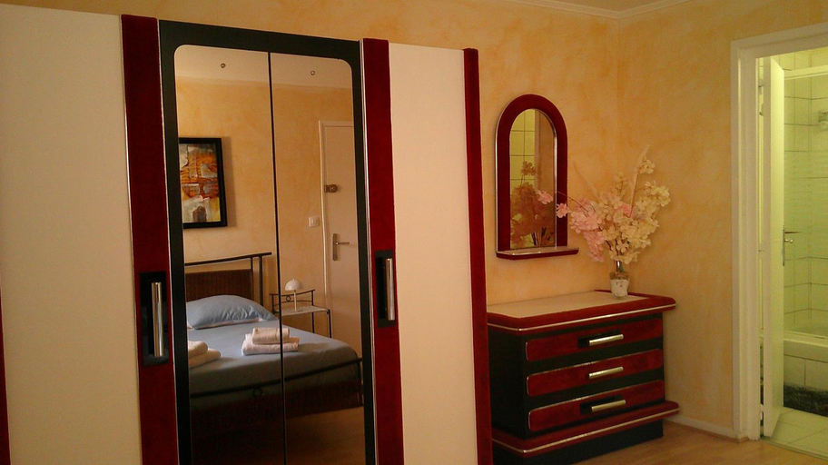 Bedroom 2, Domaine du Vieux Gaval, Allier