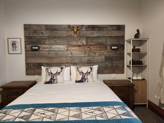 Room 2, Alexandra Hotel, Waipa