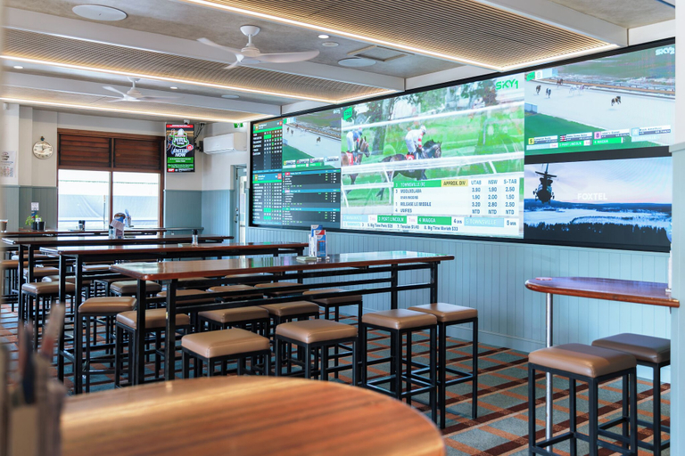 Food & Drinks 5, Seabreeze Beach Hotel, Kempsey