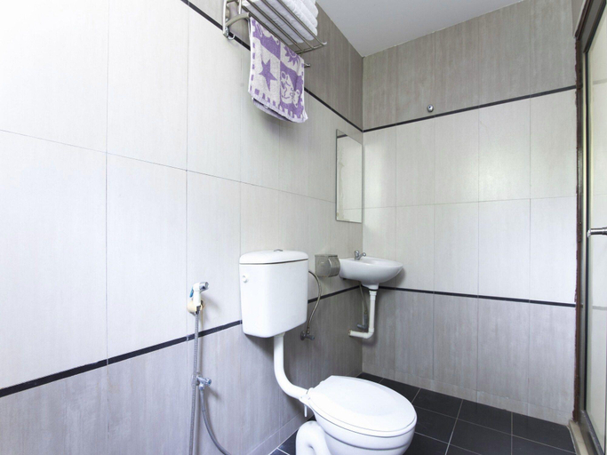 Bathroom 3, Valley View Hotel, Manjung