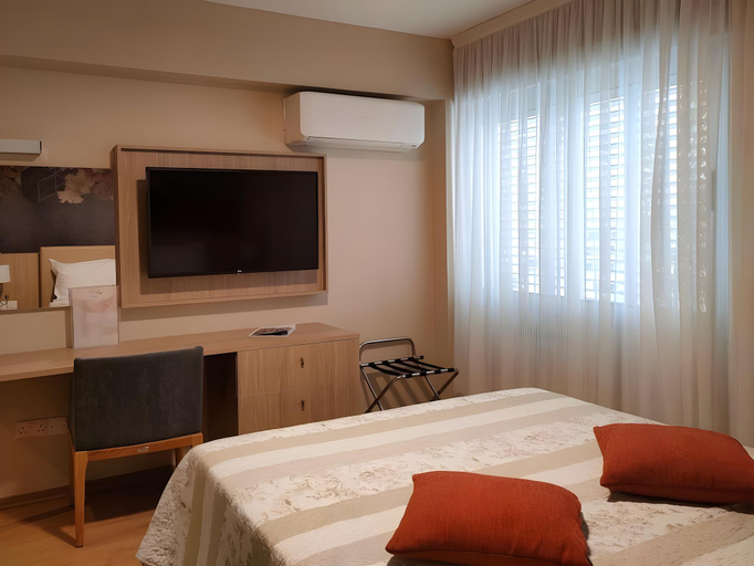 Bedroom 2, Almond Business Hotel