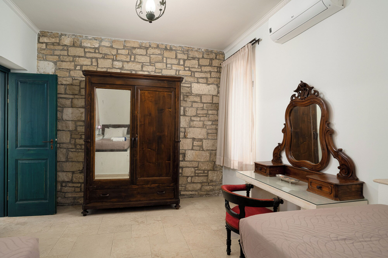Room 5, Orelia Cretan Villas & Deluxe Apartments, Faistos