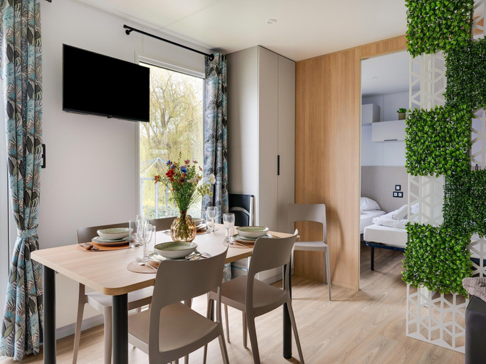 Dining 3, Cozy Caravan in Berlare for 6 People, Oost-Vlaanderen