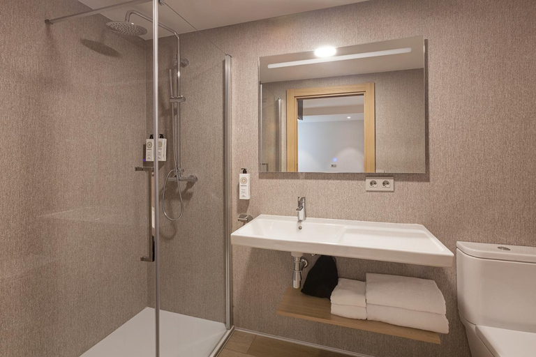 Bathroom 3, Hotel Iriguibel Arrosadía, Navarra