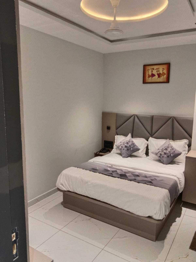 Room 5, Hotel Bellemount, Gandhinagar