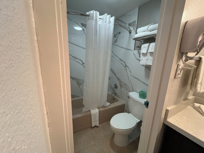 Bathroom 3, Studio 6 Conroe, TX, Montgomery