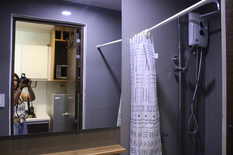 Bathroom 1, Air Residence 1BR Condo with City View, Makati City