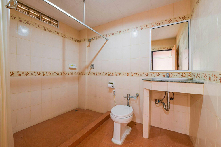 Bathroom 4, AA Pattaya Ville Hotel, Pattaya