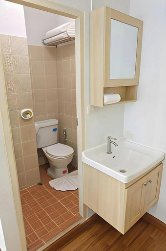 Bathroom 3, Arawana Express Phromphong, Wattana