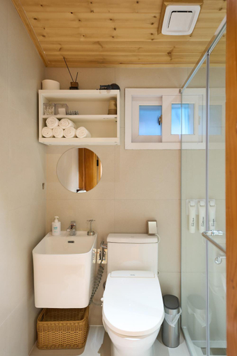 Bathroom 5, Hanok Moonstay, Gyeongju