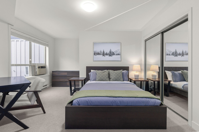 Room 2, Glacier's Reach by Whistler Premier, Squamish-Lillooet