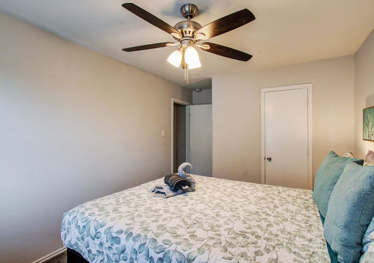 Room 2, Empress Modern Haven, Houston