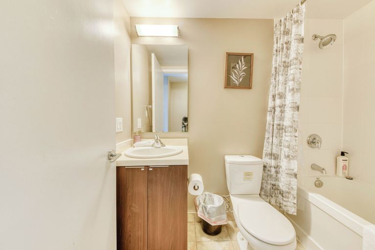 Bathroom 3, The Frontenac Hotel & Suites, Toronto