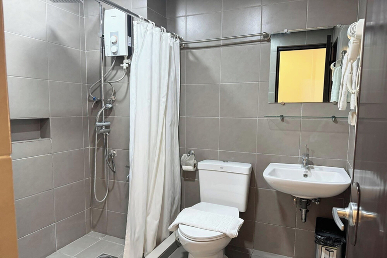 Bathroom 5, Belltower Csheli Suites Bantay - Vigan By Zuzu, Bantay