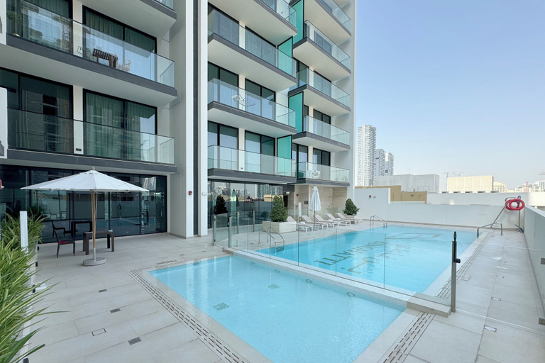 Pool, Modern 1BR Apartment with City View, Dubai