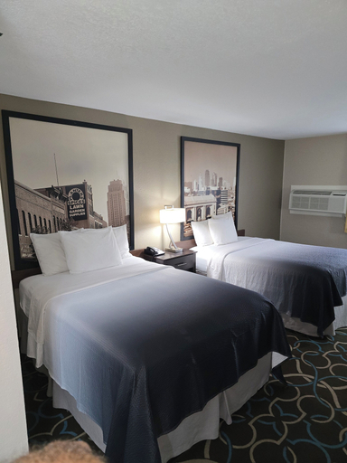 Bedroom 3, Super 8 by Wyndham Kansas City, Kansas City