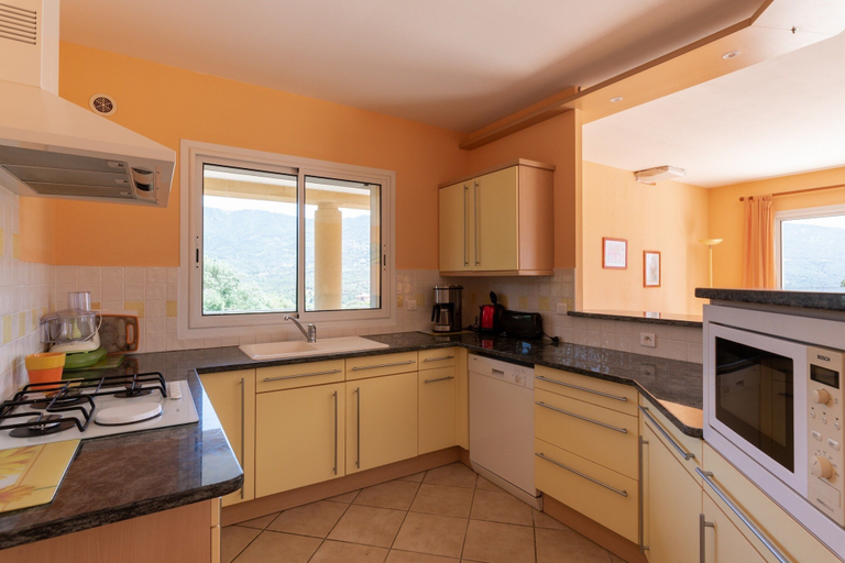 Private kitchen 3, Spacious Villa With Pool, Corse-du-Sud
