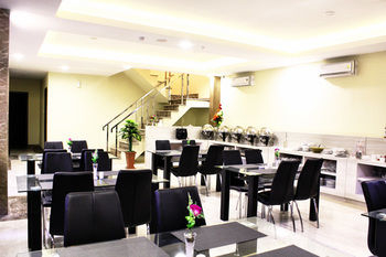 Food & Drinks 4, Flexinn Near Nipah Mall Makassar, Makassar
