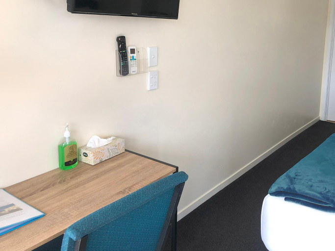 Bedroom 2, Twin Coast Adventures Motel & Cycle Hire, Far North