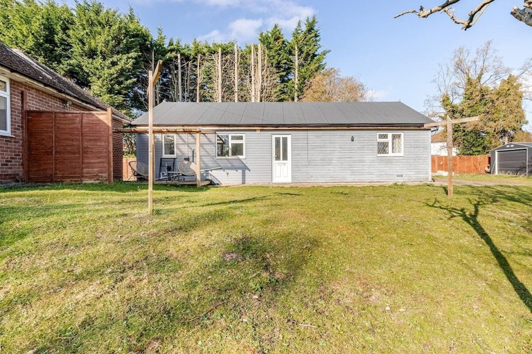 Exterior, 2 Bedroom Bangalow, Oxfordshire
