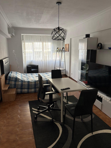 Others 3, Quarto de Casal Acolhedor, Almada
