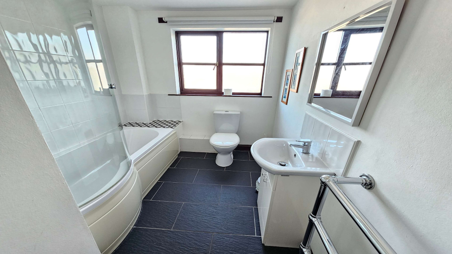 Bathroom 4, Rockham Bay View - Sleeps 6 Mortehoe, Devon
