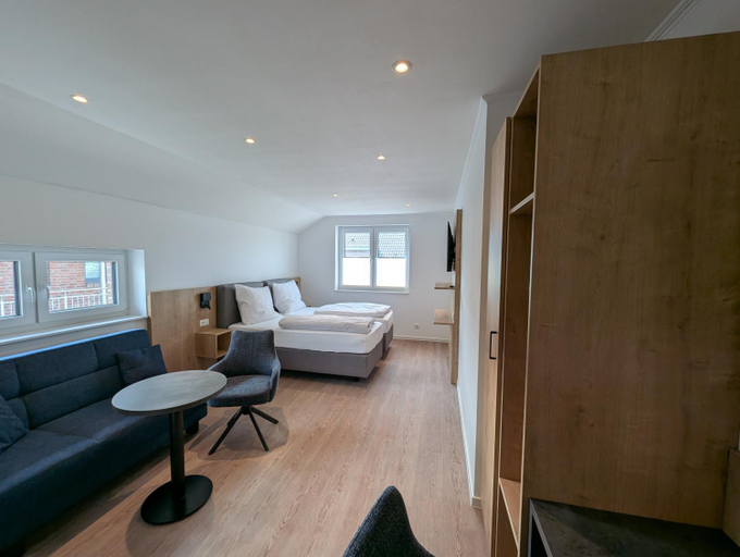 Bedroom 3, Hotel zur Erholung, Stade