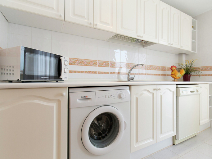 Private kitchen 3, Well Kept Apartment with Sea Views & 2 Swimming Pools near Vinaròs, Castellón
