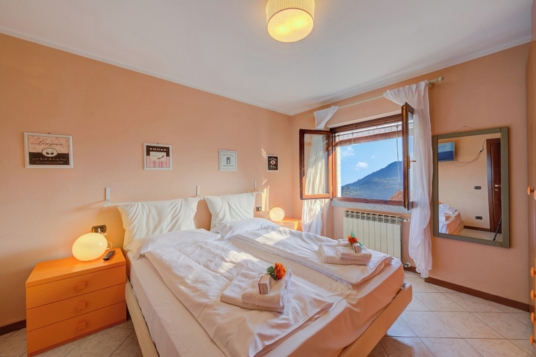 Room 2, Casa Angiolina Lake & Mountain View Terrace, Brescia