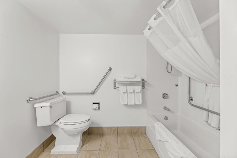 Bathroom 4, Travelodge Suites by Wyndham Regina / Eastgate Bay, Division No. 6