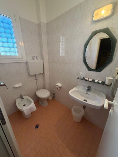 Bathroom 3, Hotel Rivamare Room only and free coffee room, Ravenna