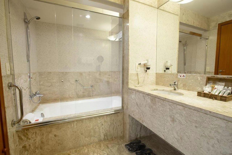 Bathroom 4, Golden Tower Pinheiros by Fenix Hoteis, São Paulo