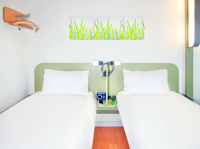 Bedroom 5, Ibis Budget Troyes Est, Aube
